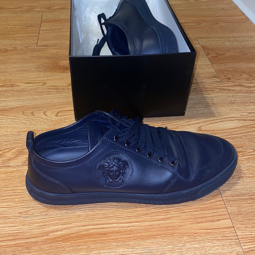 NWOT Versace men’s shoes new without tag